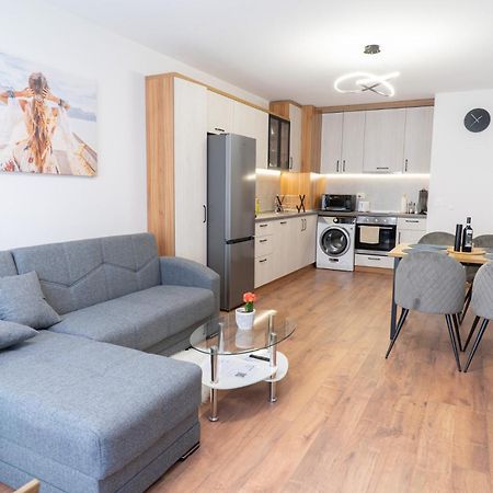 New Modern & Cozy Apartment With Free Private Parking And Ev Charging Station Varna Esterno foto
