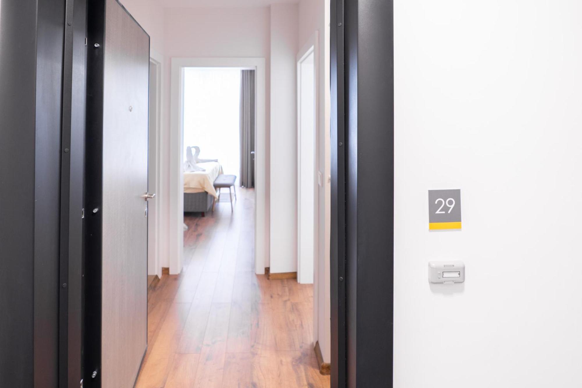New Modern & Cozy Apartment With Free Private Parking And Ev Charging Station Varna Esterno foto
