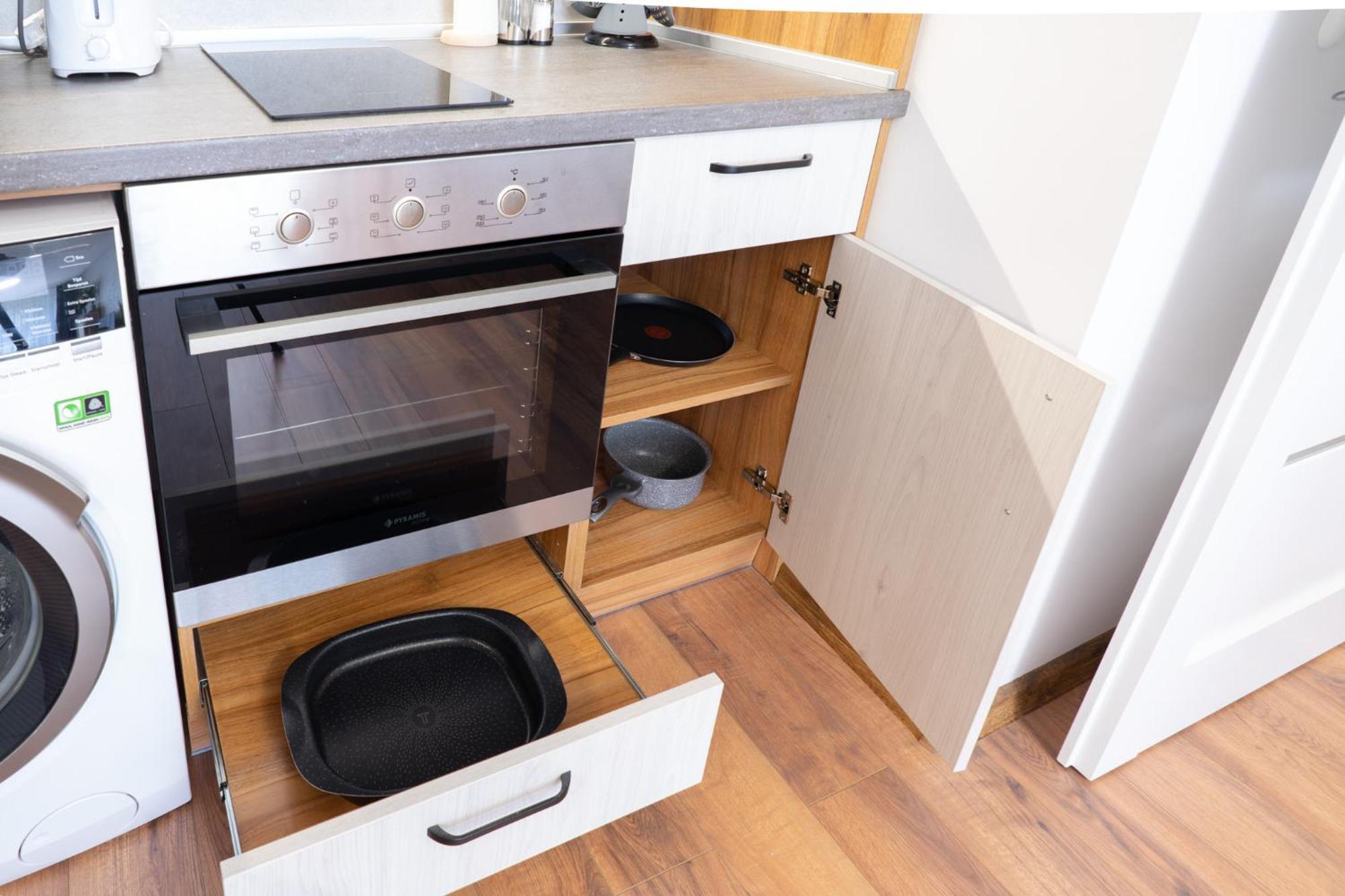 New Modern & Cozy Apartment With Free Private Parking And Ev Charging Station Varna Esterno foto