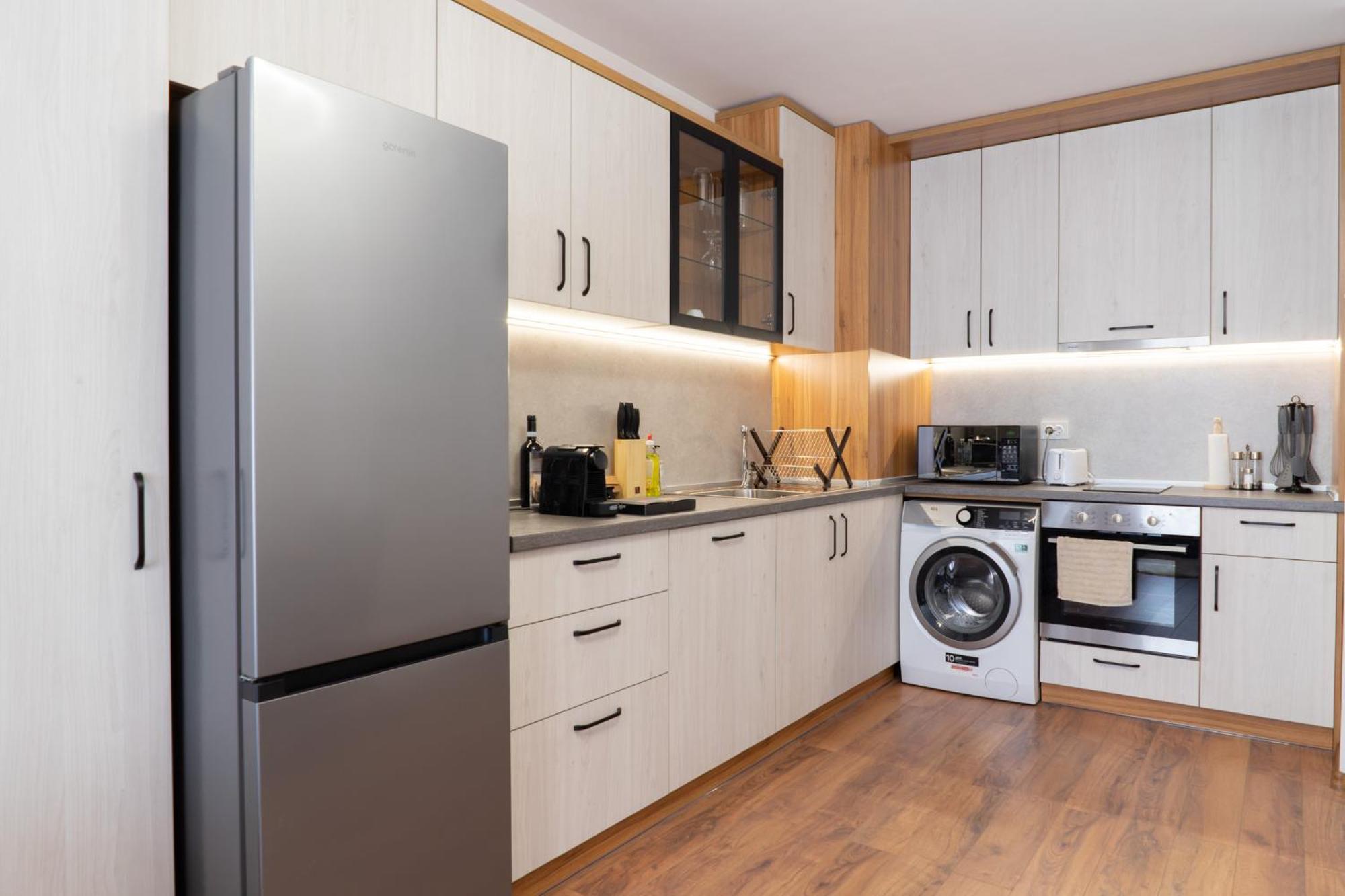 New Modern & Cozy Apartment With Free Private Parking And Ev Charging Station Varna Esterno foto