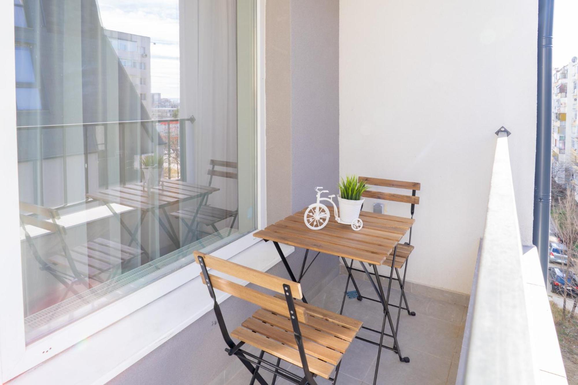 New Modern & Cozy Apartment With Free Private Parking And Ev Charging Station Varna Esterno foto