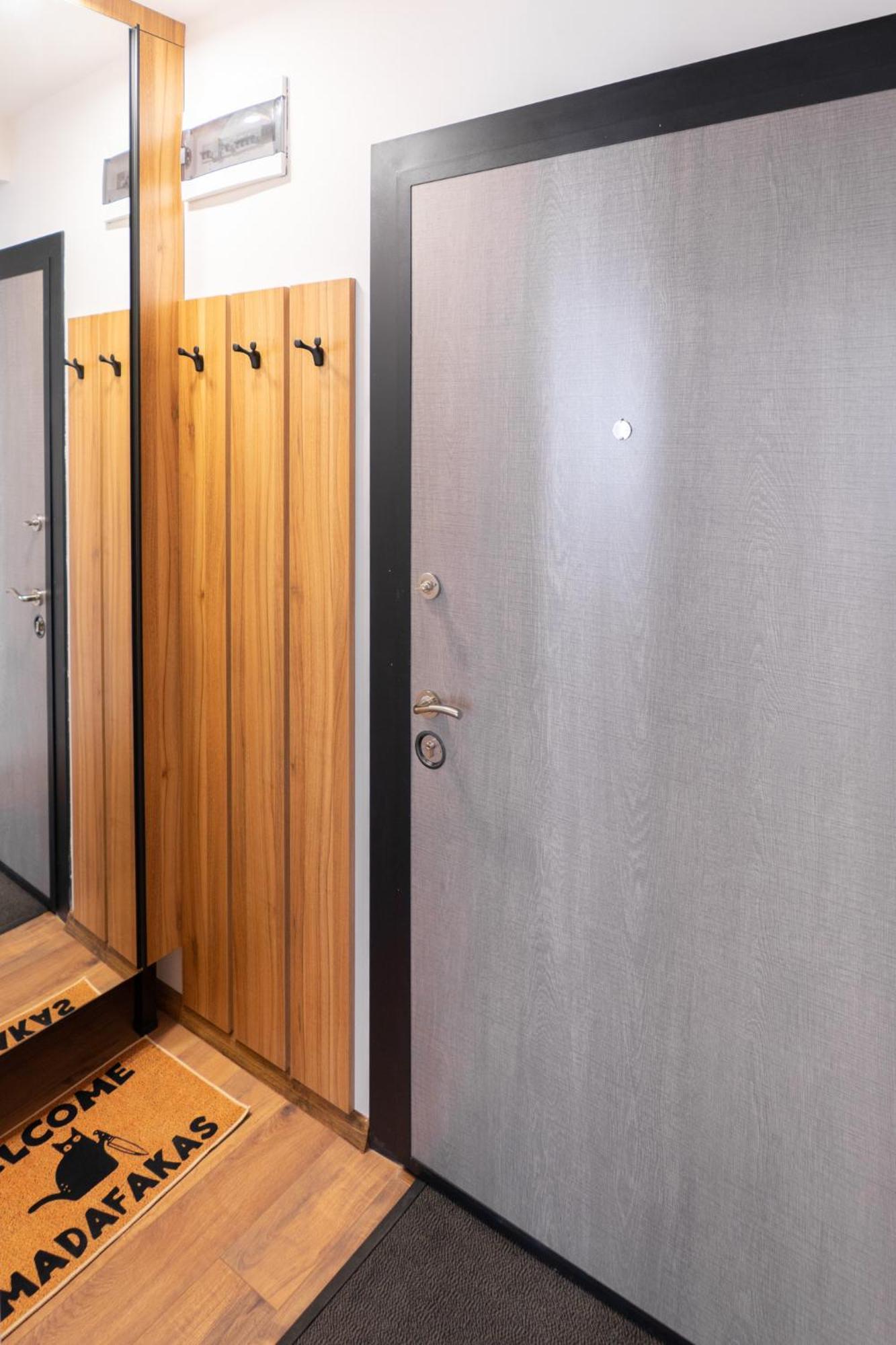 New Modern & Cozy Apartment With Free Private Parking And Ev Charging Station Varna Esterno foto