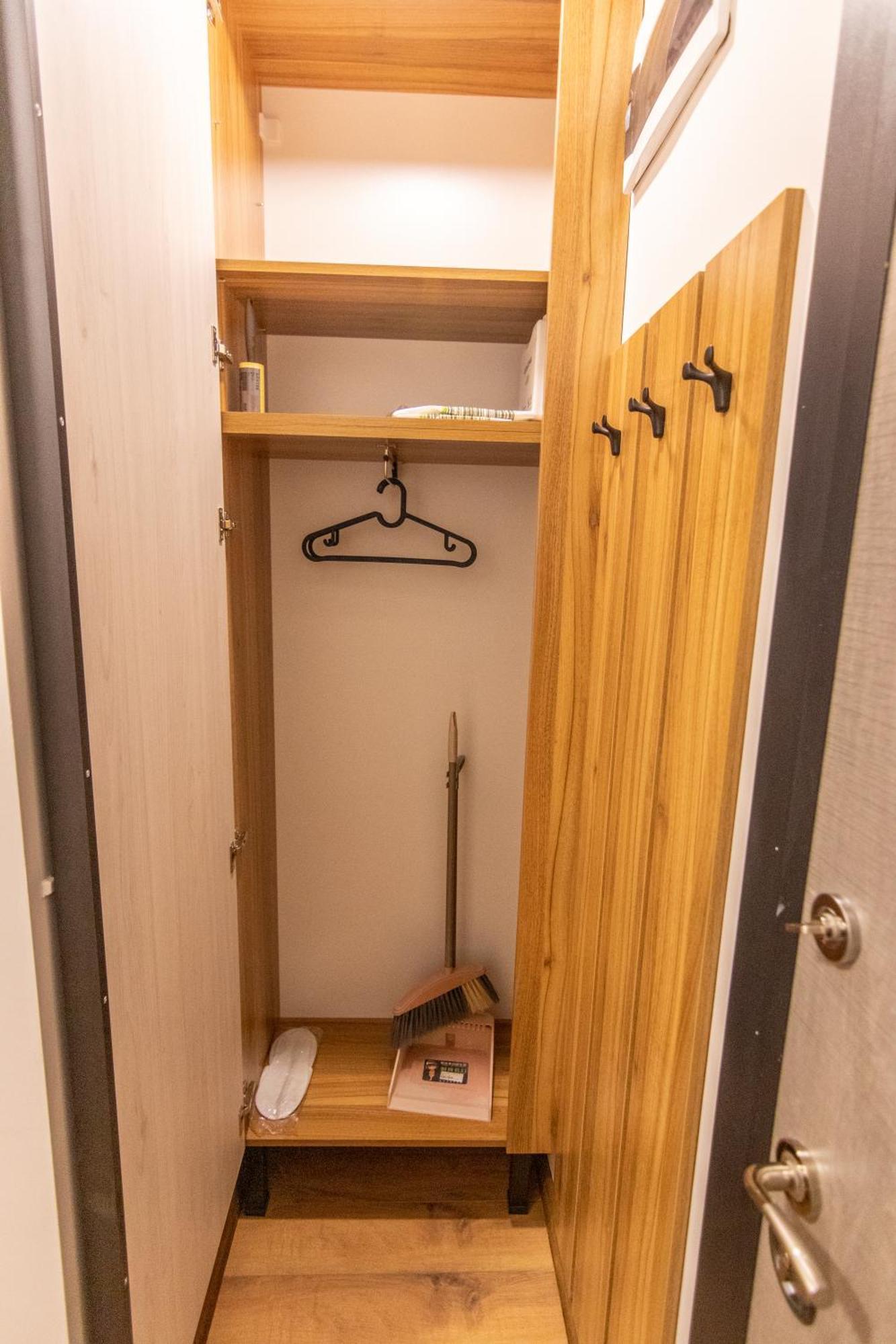 New Modern & Cozy Apartment With Free Private Parking And Ev Charging Station Varna Esterno foto